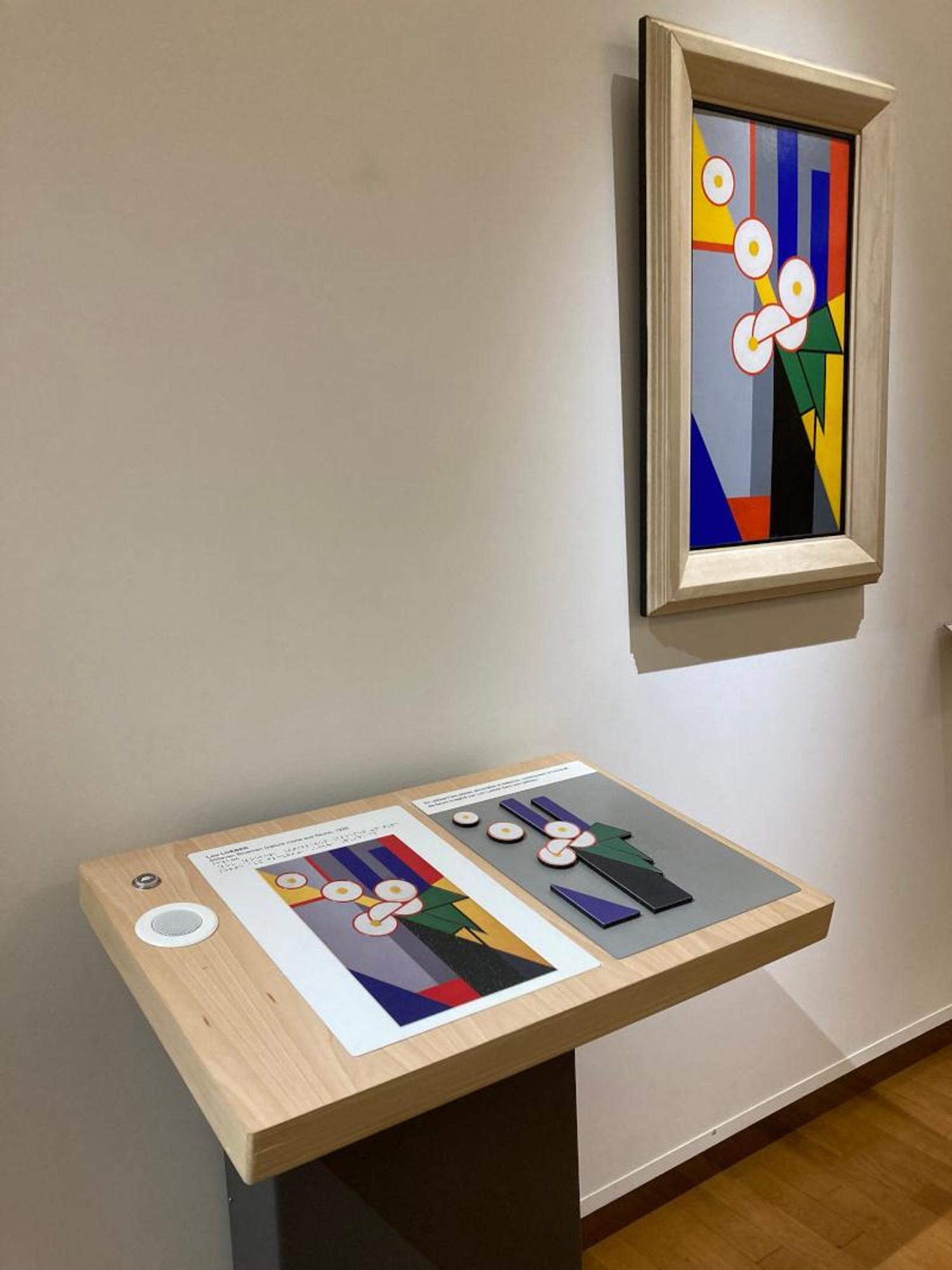 Vue d'un pupître du parcours tactile